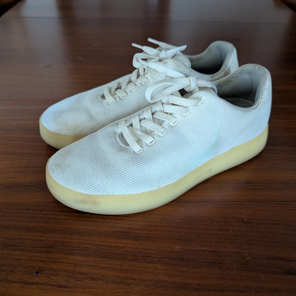 Atoms Model 001 White Comfortable Everyday Shoes Woman's 8.5 Mens 7 Pre Owned